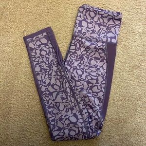 Women’s XS Lavender Under Armour Compression Leggings